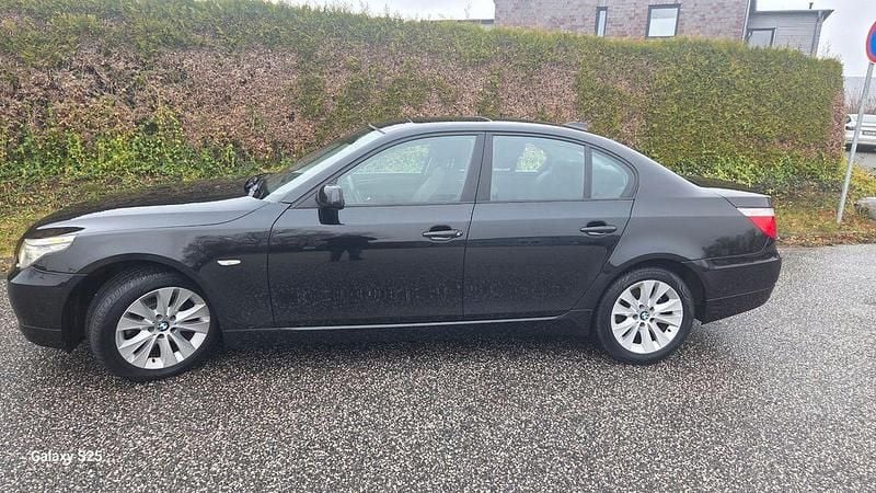 Gebraucht BMW 525 197 PS (144 kW) 2008 Schwarz Limousine