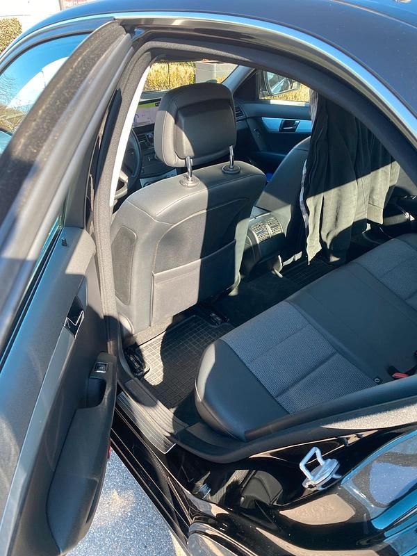 Gebraucht Mercedes C180 156 PS (114 kW) 2007 Schwarz Limousine