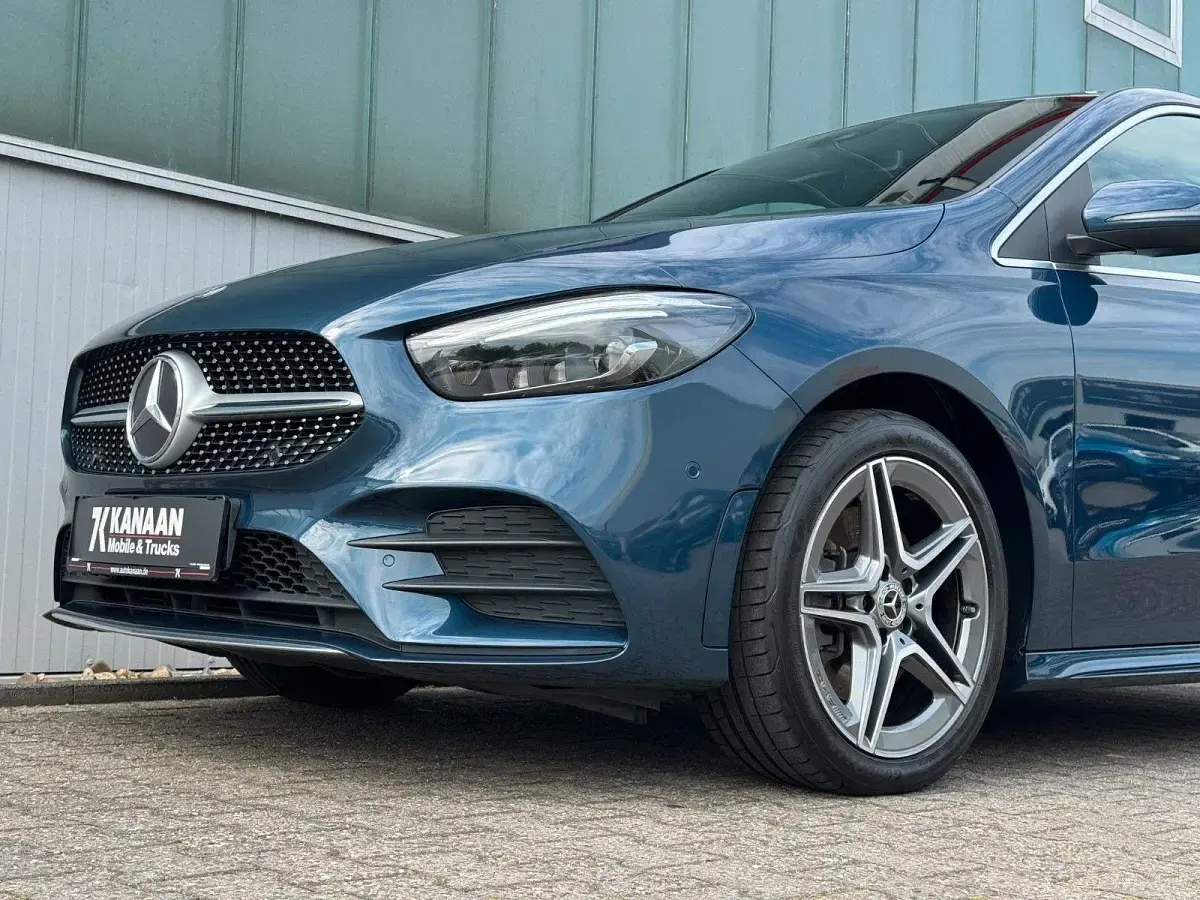 Gebraucht Mercedes B250 Business 160 PS (117 kW) 2022 Blau Kleinwagen