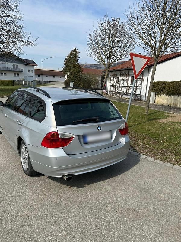 Gebraucht BMW 320 163 PS (119 kW) 2007 Silber Kombi