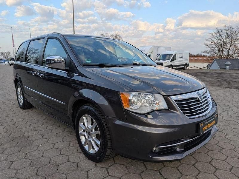 Gebraucht Lancia Voyager Platinum 177 PS (130 kW) 2014 Grau Van / Kleinbus