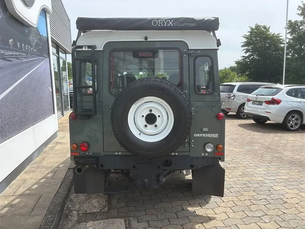 Gebraucht Land Rover Defender 122 PS (89 kW) 2010 Grün Kombi