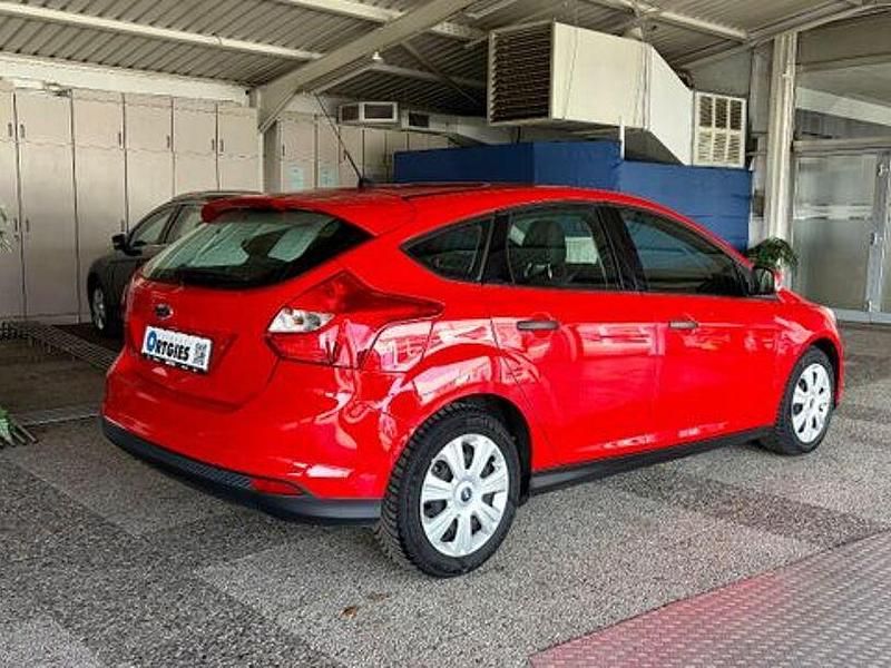 Gebraucht Ford Focus Ambiente 86 PS (63 kW) 2014 Rot Limousine