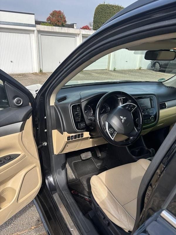 Gebraucht Mitsubishi Outlander Instyle 150 PS (110 kW) 2014 Schwarz SUV