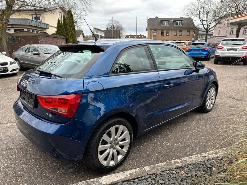 Gebraucht Audi A1 Attraction 122 PS (89 kW) 2012 Blau Kleinwagen