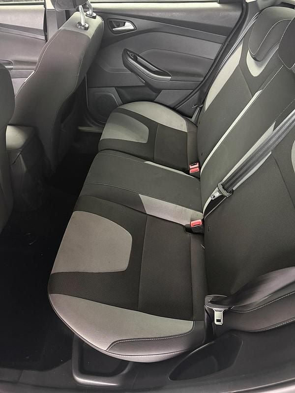 Gebraucht Ford Focus 101 PS (74 kW) 2012 Silber Kombi