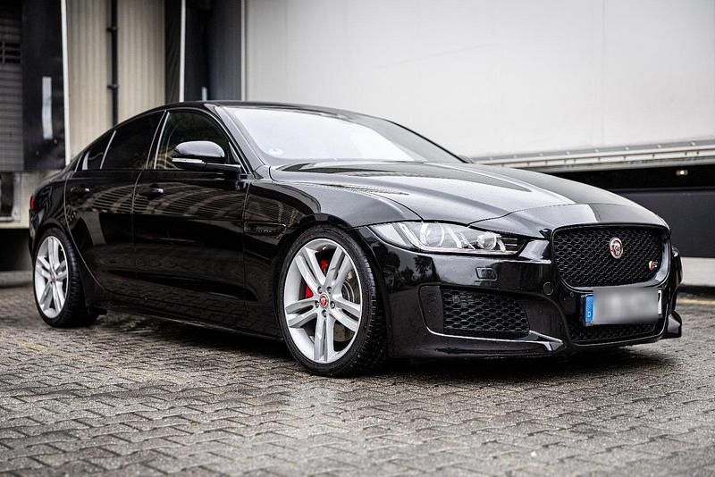 Schwarz Gebraucht 2016 Jaguar XE S Limousine | 26.499 € (Etwas zu teuer) - Bild 1/4