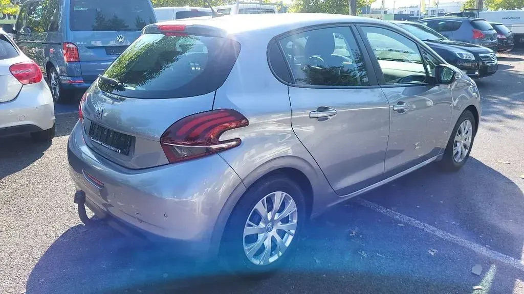 Gebraucht Peugeot 208 Active 82 PS (60 kW) 2019 Artense grau met Kleinwagen