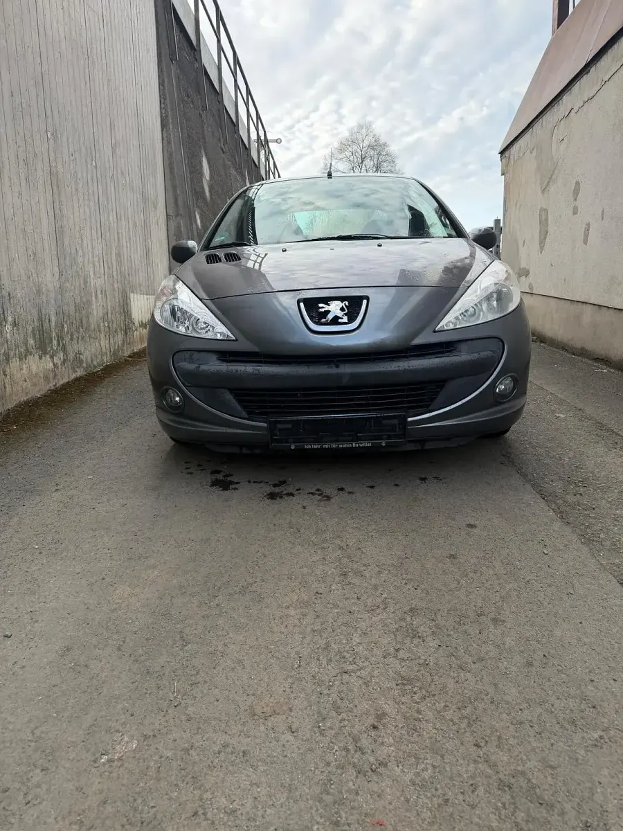 Gebraucht Peugeot 206+ 60 PS (44 kW) 2009 Grau Kleinwagen