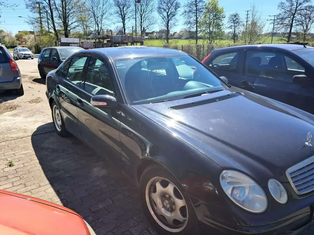Gebraucht Mercedes E220 Avantgarde 150 PS (110 kW) 2003 Schwarz Limousine