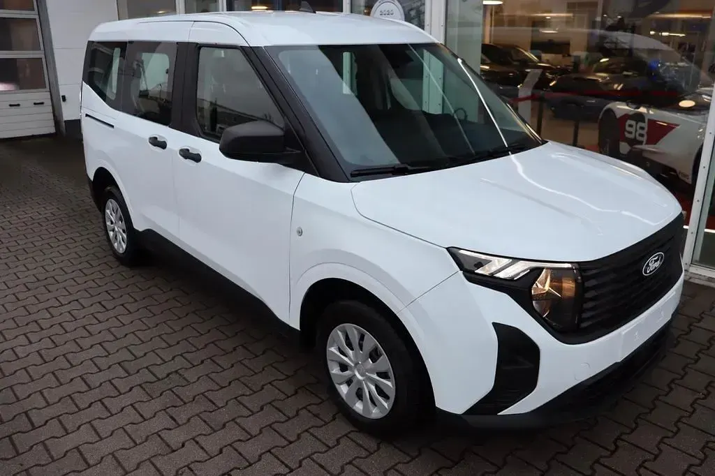Neu Ford Tourneo Courier 125 PS (91 kW) 2026 Frozen white Van / Kleinbus