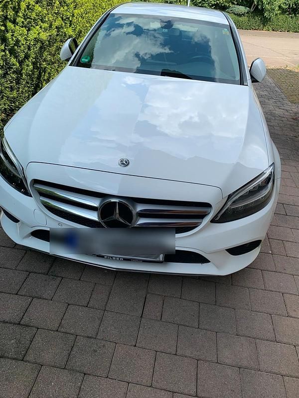 Weiß Gebraucht 2019 Mercedes C180 Limousine | 21.500 € - Bild 1/4