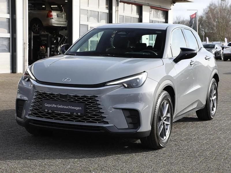 Gebraucht Lexus LBX 136 PS (100 kW) 2024 Cement grey SUV