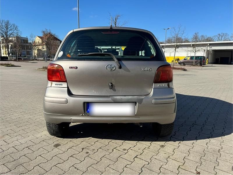 Gebraucht Toyota Yaris 65 PS (47 kW) 2004 Grau Kleinwagen