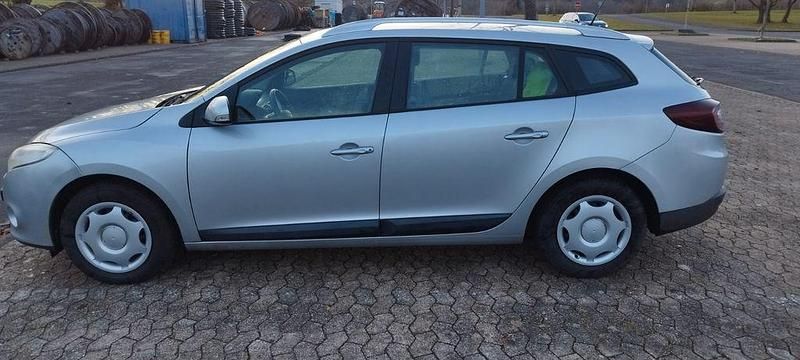 Gebraucht Renault Mégane III 106 PS (77 kW) 2010 Grau Limousine