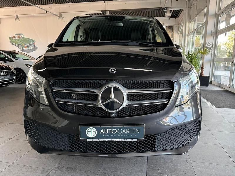 Gebraucht Mercedes V220 Avantgarde Edition 163 PS (119 kW) 2021 Grau Van / Kleinbus