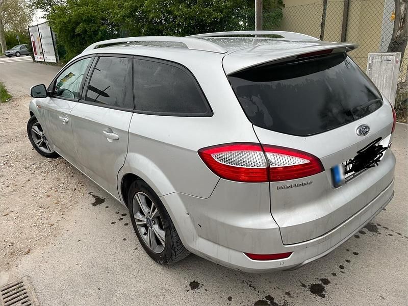 Gebraucht Ford Mondeo 140 PS (102 kW) 2010 Silber Kombi