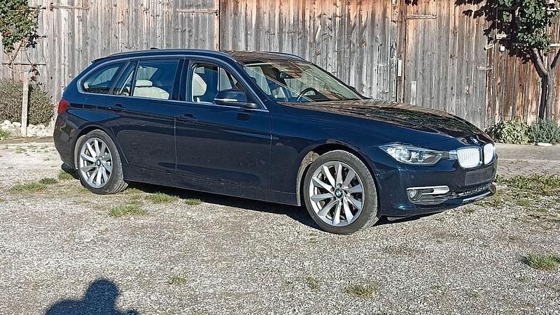 Blau Gebraucht 2013 BMW 328 Sport Line Limousine | 12.800 € (Fairer Preis) - Bild 1/4