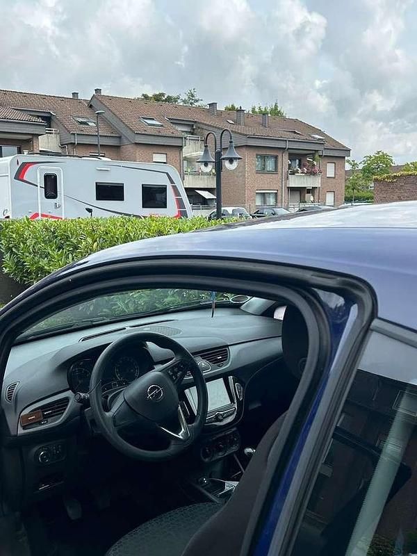 Gebraucht Opel Corsa Color Edition 69 PS (50 kW) 2018 Violet Limousine