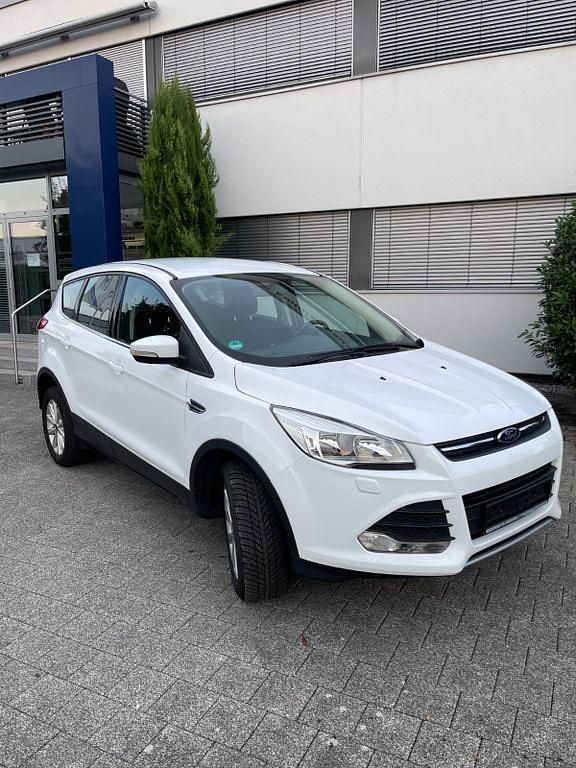 Weiß Gebraucht 2015 Ford Kuga SYNC Edition SUV | 7.700 € (Fairer Preis) - Bild 1/4