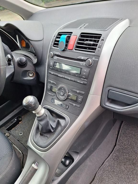 Blau Gebraucht 2010 Toyota Auris Life Limousine | 5.400 € (Guter Preis) - Bild 1/4