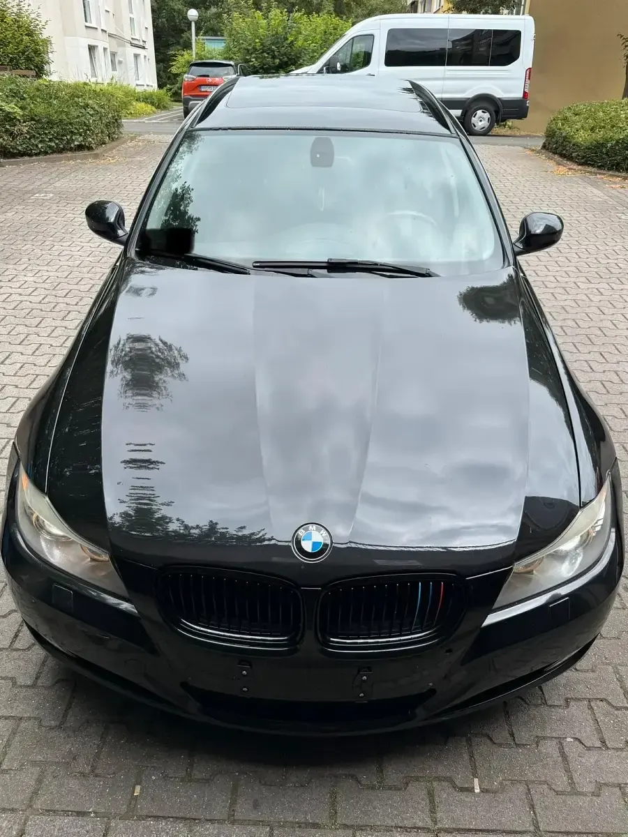 Gebraucht BMW 320 184 PS (135 kW) 2010 Schwarz Kombi