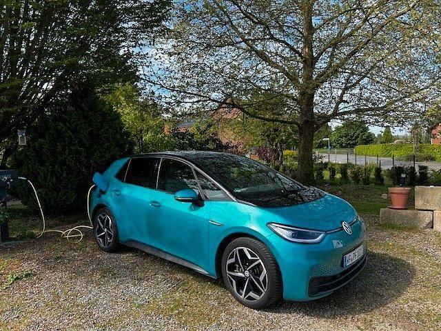 Blau Gebraucht 2021 VW ID.3 Pro Kleinwagen | 19.900 € (Superpreis) - Bild 1/4