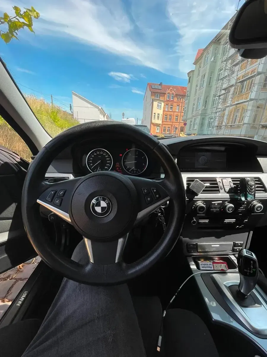 Gebraucht BMW 525 197 PS (144 kW) 2007 Schwarz Kombi