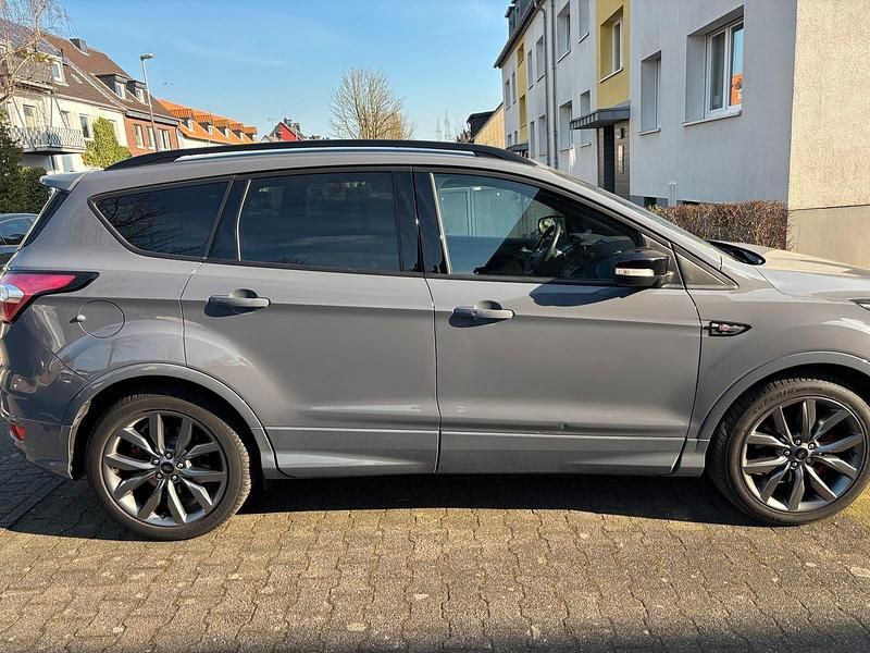 Gebraucht Ford Kuga ST-Line 240 PS (176 kW) 2019 Grau SUV