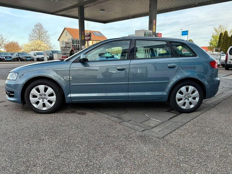 Gebraucht Audi A3 Attraction 105 PS (77 kW) 2011 Blau Kleinwagen