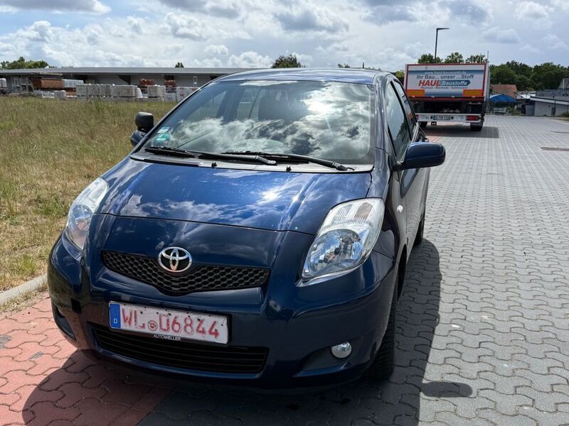 Blau Gebraucht 2009 Toyota Yaris Executive Limousine | 3.990 € (Fairer Preis) - Bild 1/4