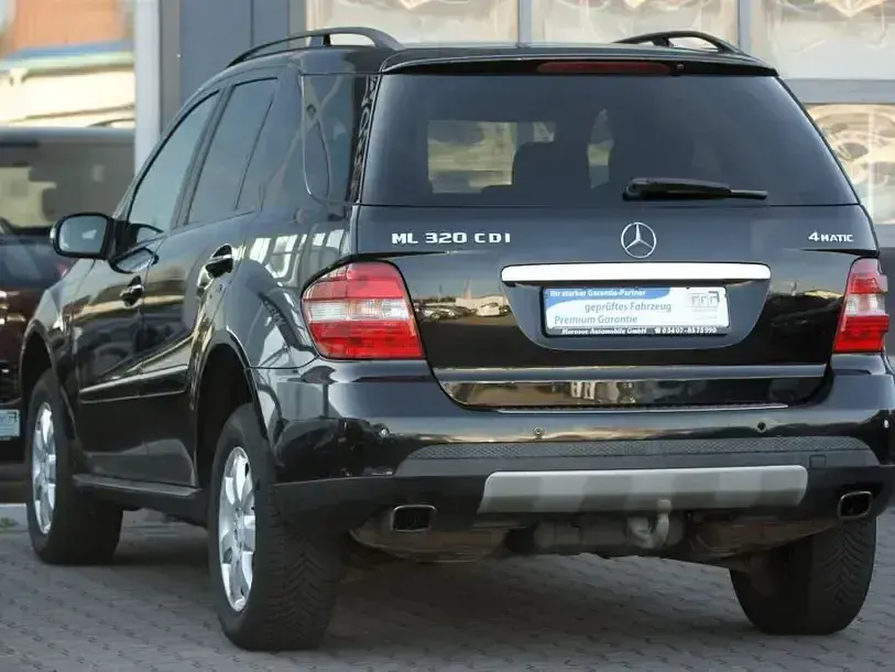 Gebraucht Mercedes ML320 224 PS (164 kW) 2008 Obsidianschwarz metallic (metallic) SUV