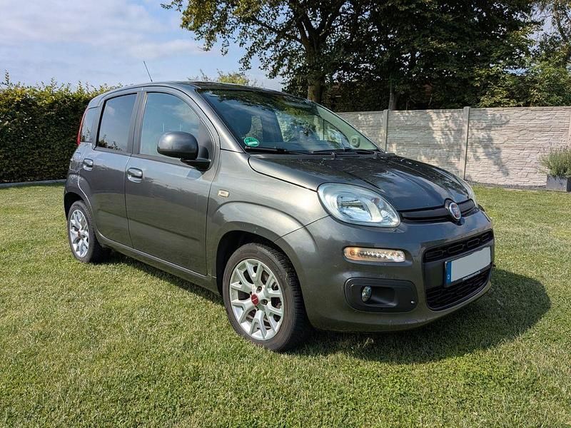 Grau Gebraucht 2017 Fiat Panda Limousine | 6.700 € (Fairer Preis) - Bild 1/4