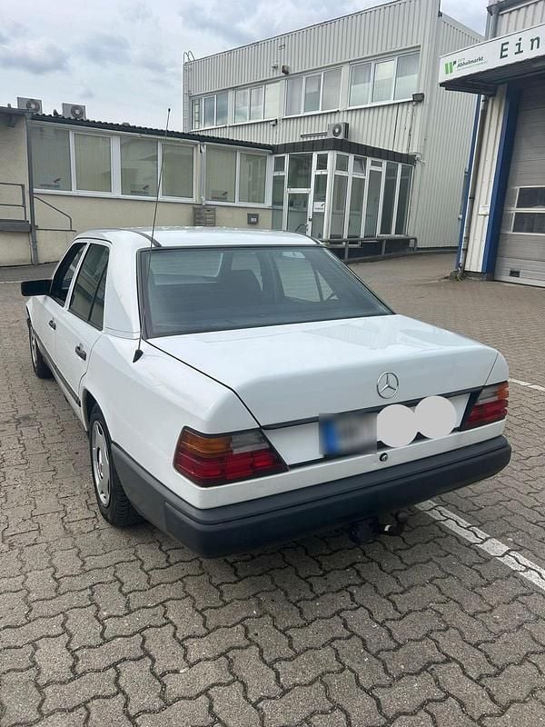 Gebraucht Mercedes 200 75 PS (55 kW) 1989 Weiß Limousine