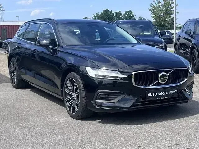 Gebraucht Volvo V60 Core 197 PS (144 kW) 2024 Schwarz Kombi