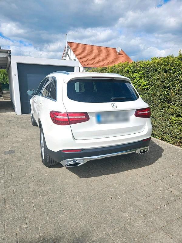 Weiß Gebraucht 2018 Mercedes GLC220 SUV | 24.000 € (Guter Preis) - Bild 1/4