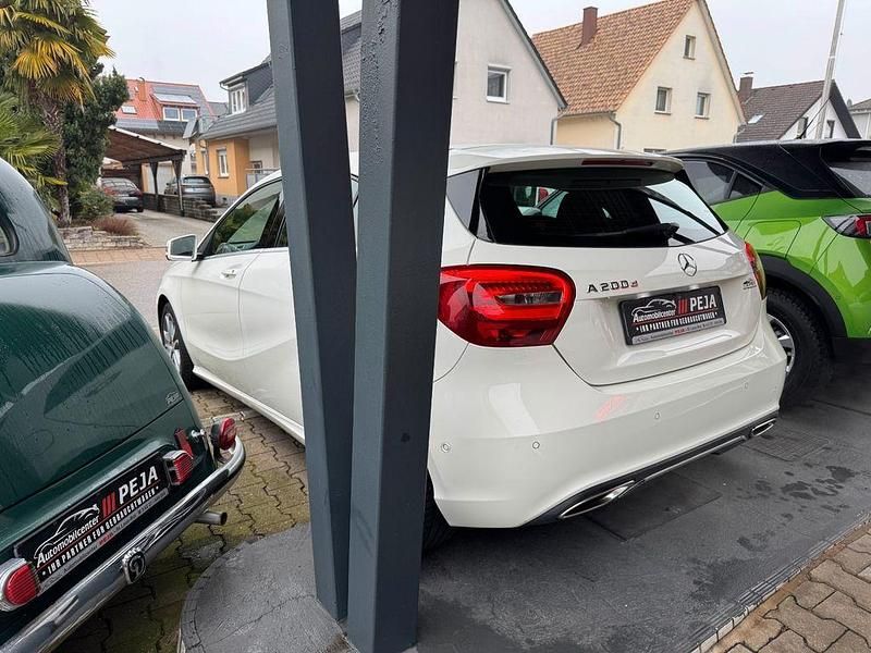 Gebraucht Mercedes A200 136 PS (100 kW) 2017 Weiß Limousine