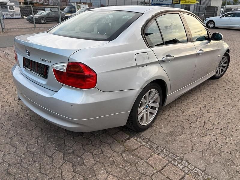 Second-hand BMW 320 150 CP (110 kW) 2006 Argintiu Berlinǎ