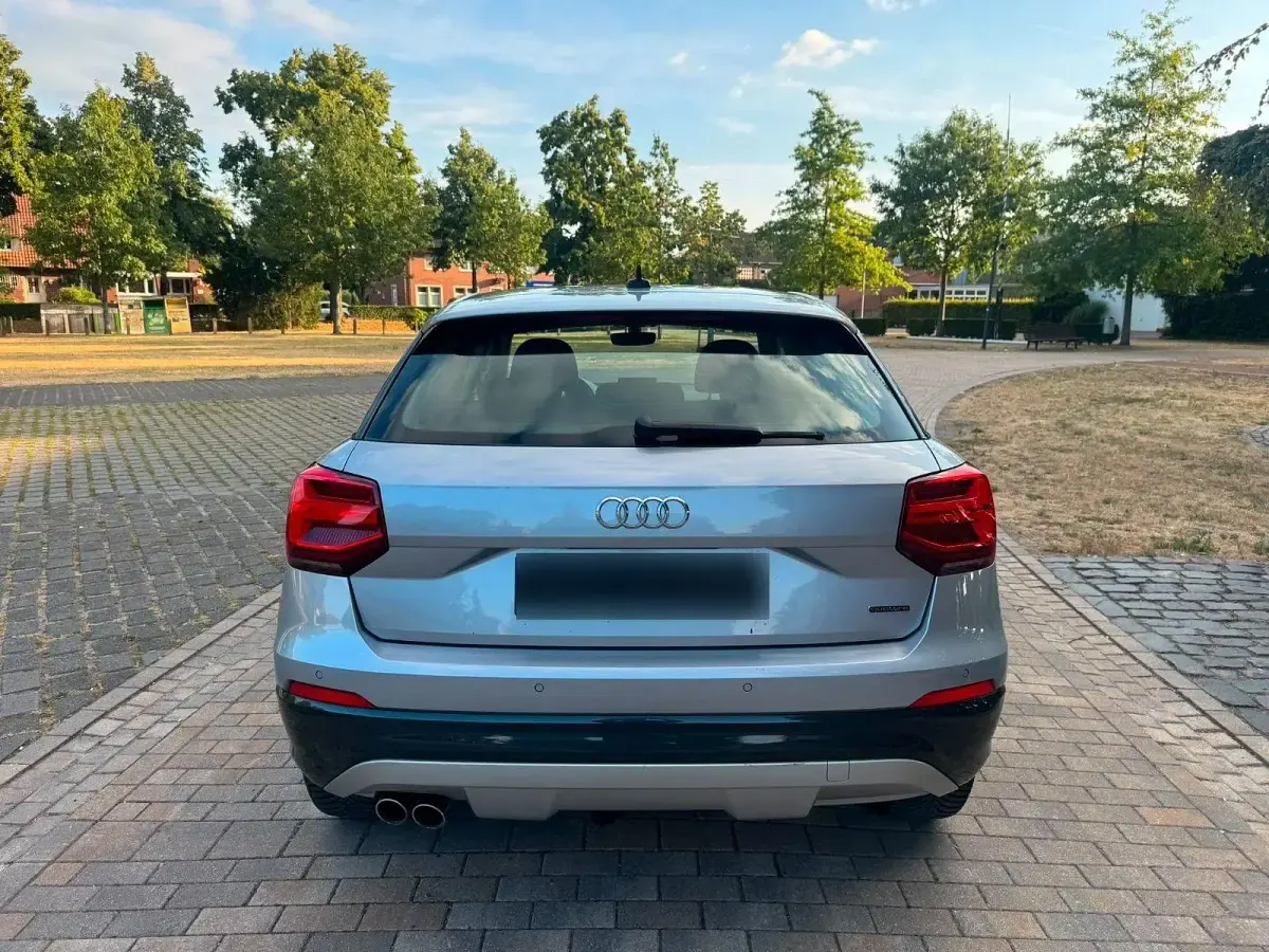 Gebraucht Audi Q2 Design 150 PS (110 kW) 2019 Silber SUV