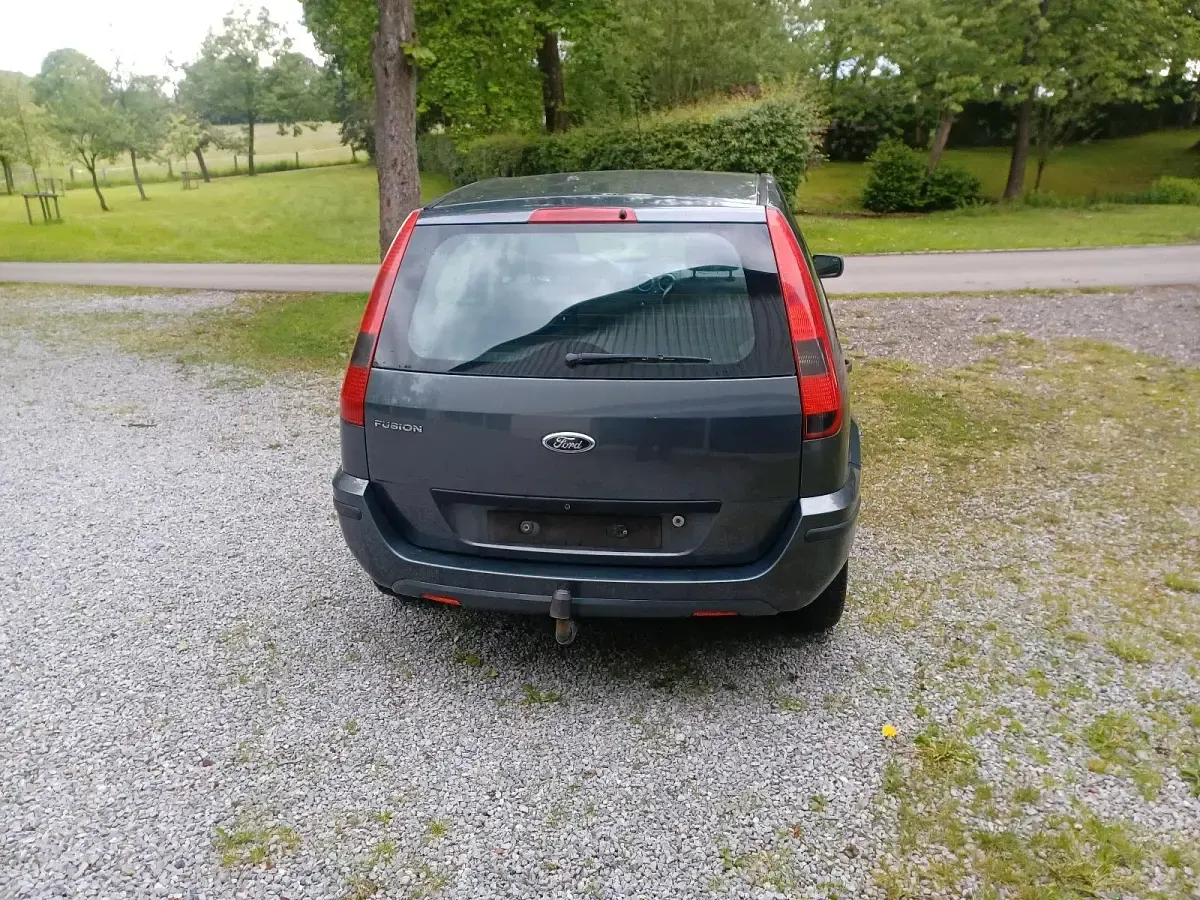 Brugt Ford Fusion 101 HK (74 kW) 2004 Grå Hatchback