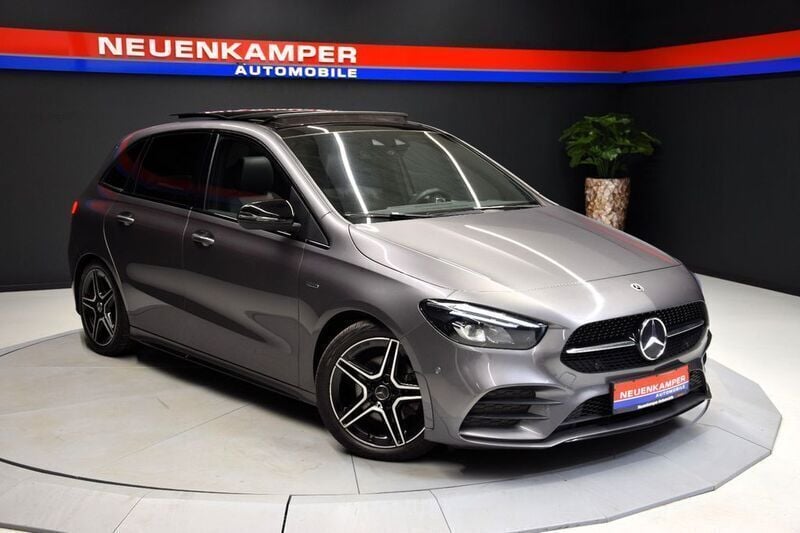 Grau Gebraucht 2021 Mercedes B200 AMG Van / Kleinbus | 26.990 € (Fairer Preis) - Bild 1/4