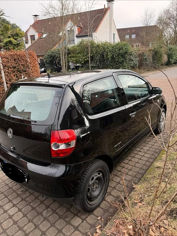 Gebraucht VW Fox 54 PS (39 kW) 2009 Schwarz Kleinwagen