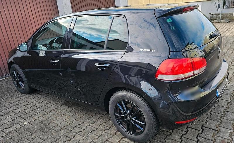 Gebraucht VW Golf VI 105 PS (77 kW) 2010 Schwarz Kleinwagen