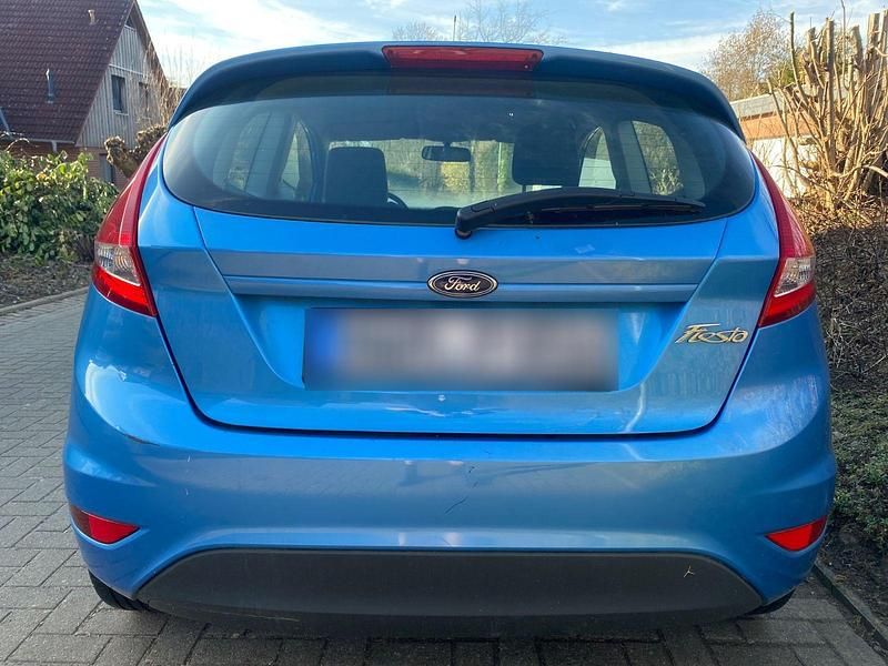 Gebraucht Ford Fiesta Ambiente 82 PS (60 kW) 2009 Blau Kleinwagen