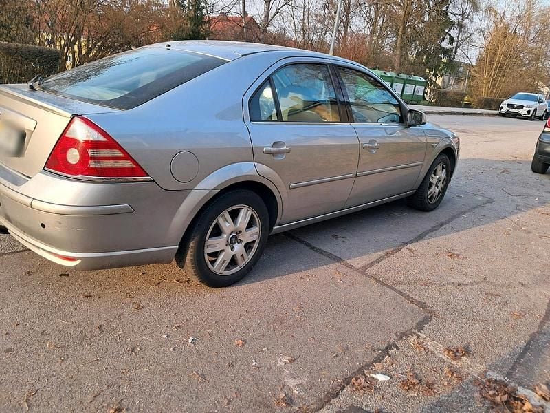 Gebraucht Ford Mondeo 145 PS (106 kW) 2006 Silber Limousine