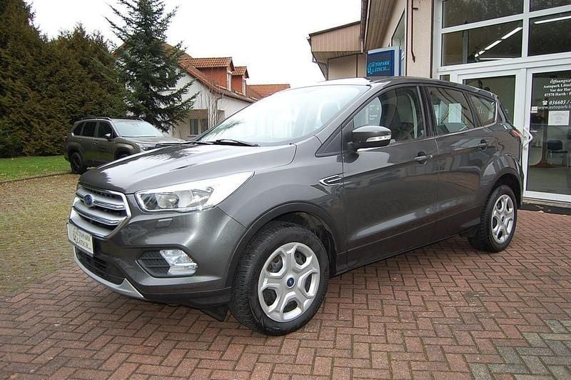 Gebraucht Ford Kuga Trend 120 PS (88 kW) 2017 Grau SUV