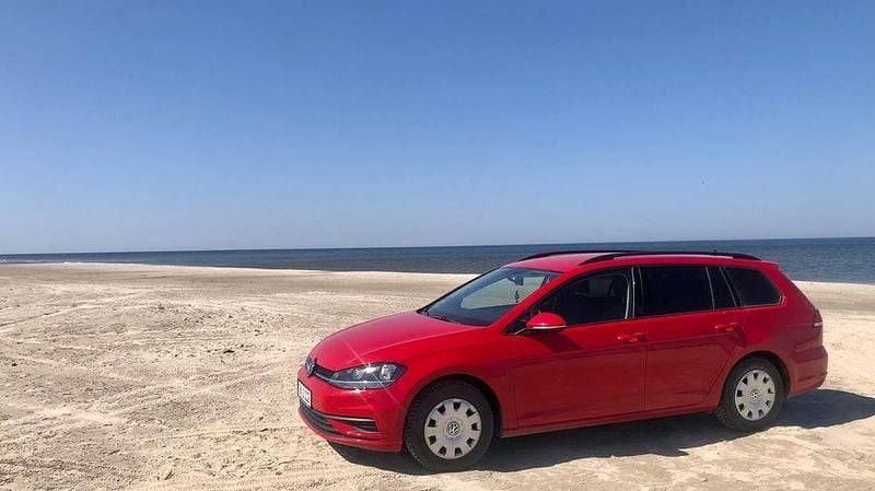 Rot Gebraucht 2018 VW Golf VII Trendline Kombi | 9.650 € (Guter Preis) - Bild 1/4