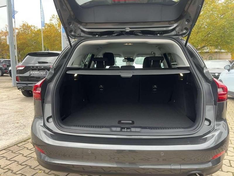 Obsidianschwarz metallic Gebraucht 2025 Ford Focus Titanium Kombi | 23.980 € (Superpreis) - Bild 1/1