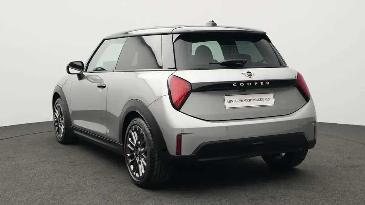 Używany Mini Cooper Classic 156 KM (114 kW) 2024 Szary Hatchback