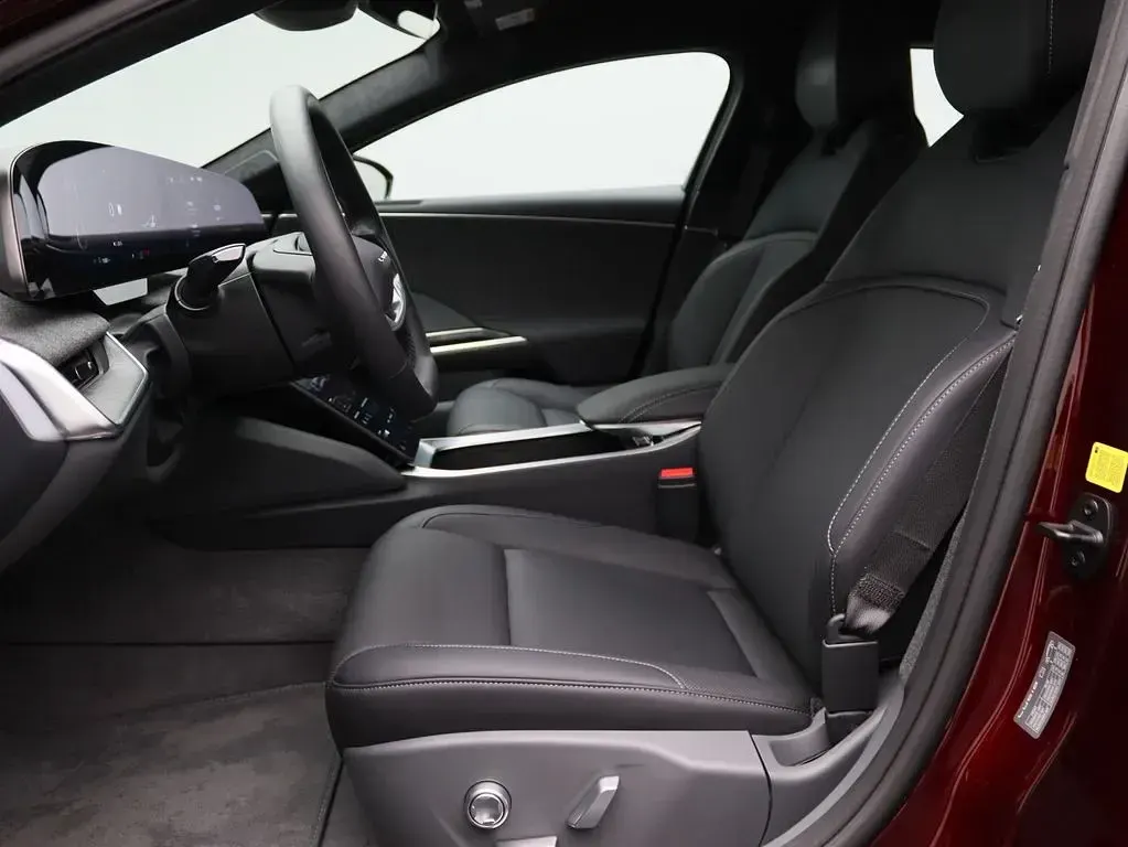 Gebraucht Lucid Air Pure 358 kW (487 PS) 2024 Rot Limousine